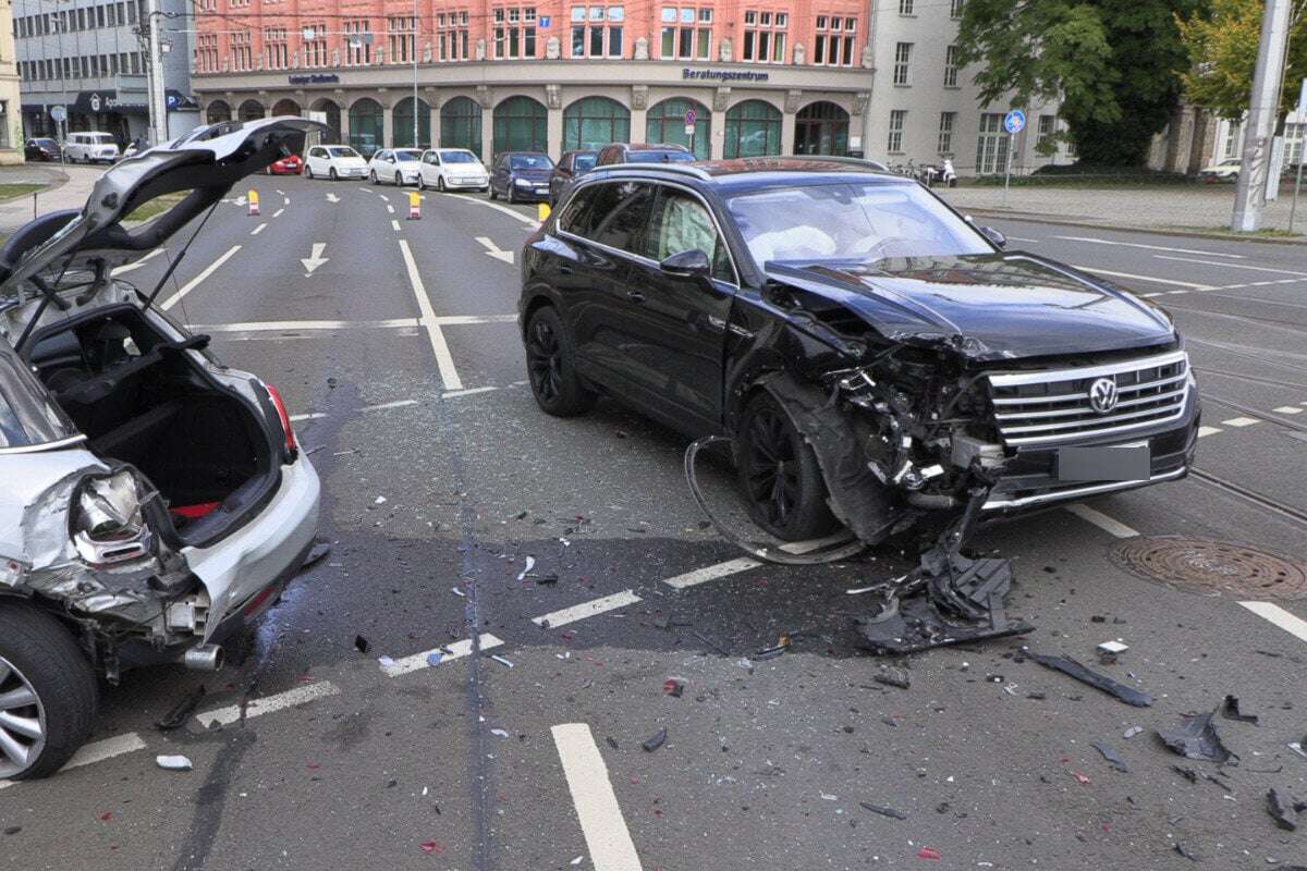 VW-Fahrer reagiert zu spät: Drei Verletzte bei Ampelcrash in Leipzig