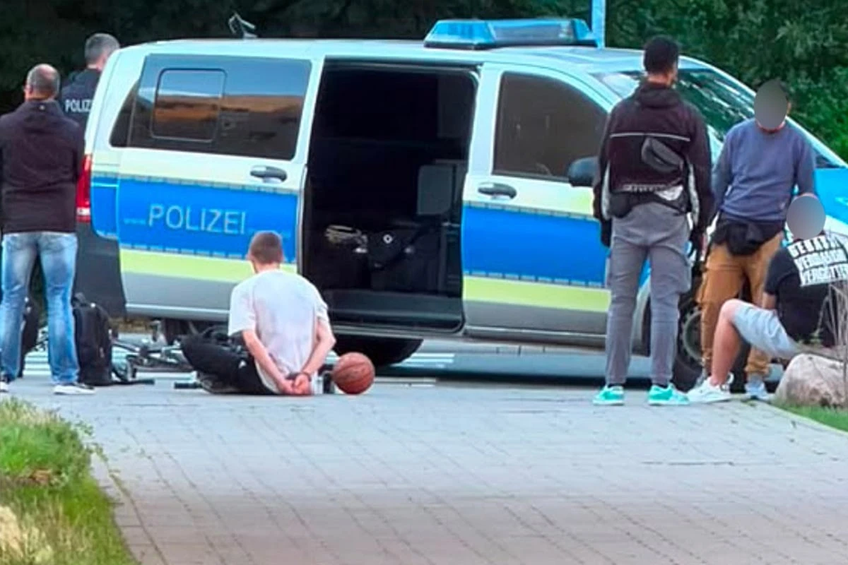 Messer-Alarm auf Spielplatz: Polizei rückt mit Großaufgebot an