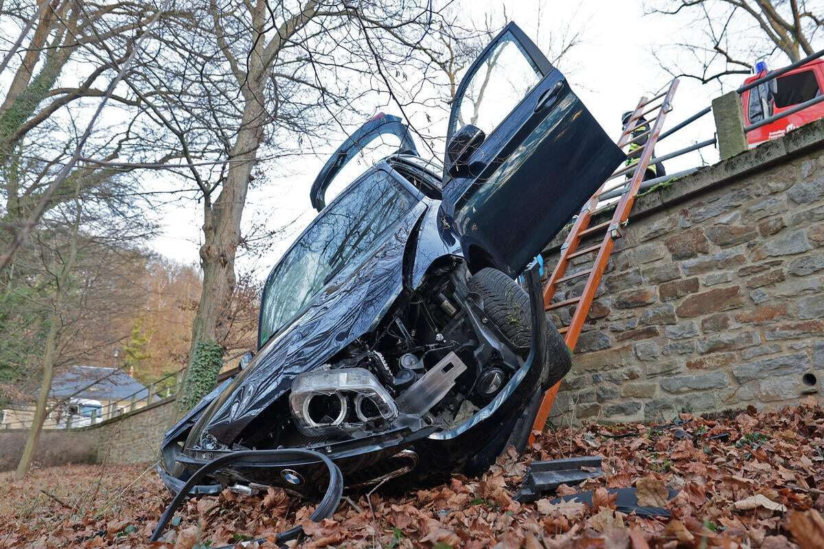 Unfall im Landkreis Zwickau: BMW weicht anderen Auto aus - Totalschaden!