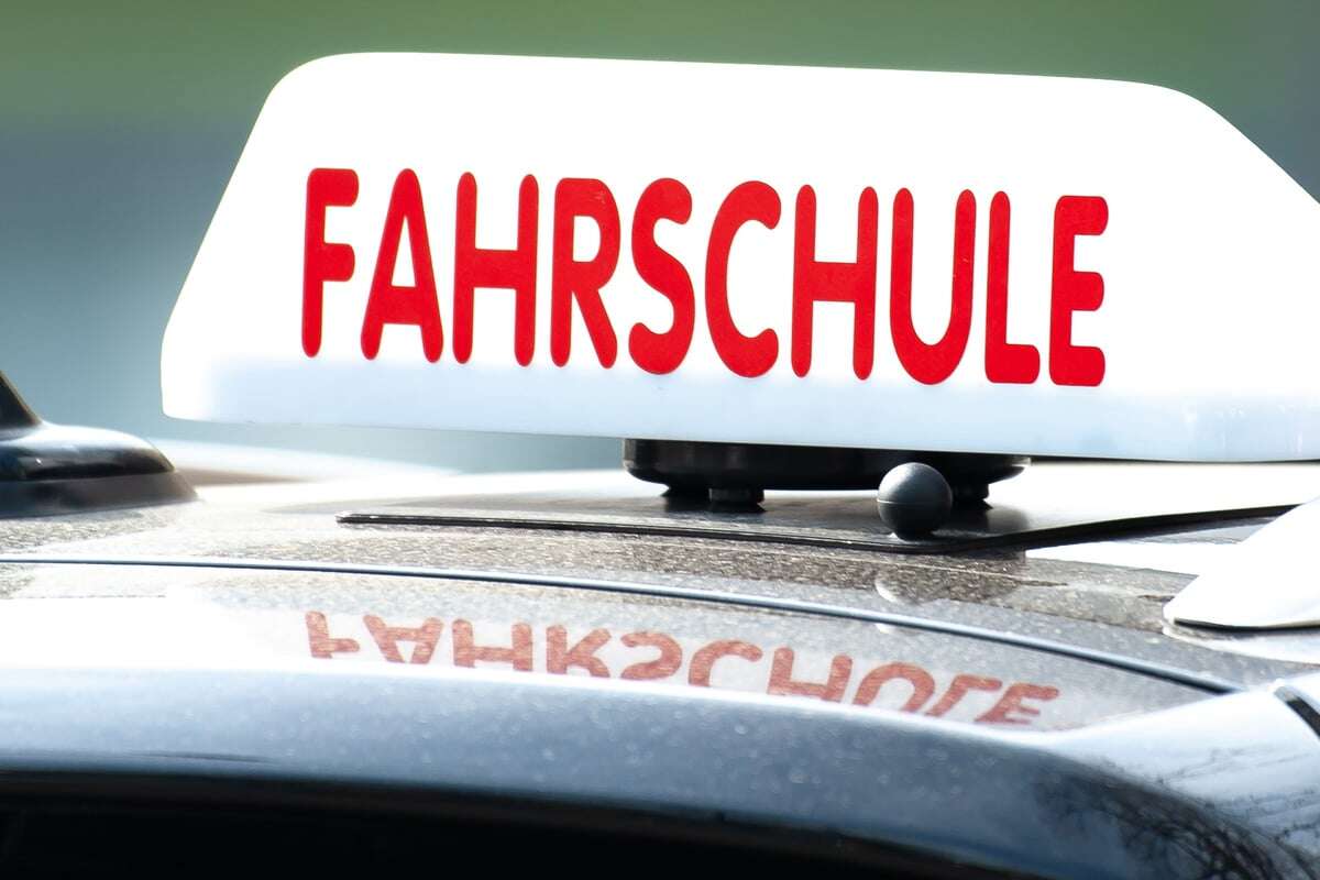 Fahrlehrer in U-Haft: Er soll Schülerinnen in Wald gelotst und vergewaltigt haben