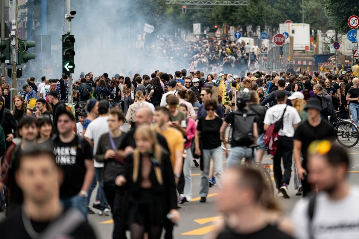 Beats statt Beton: 5000 Menschen feiern Rave-Protest gegen A100-Ausbau