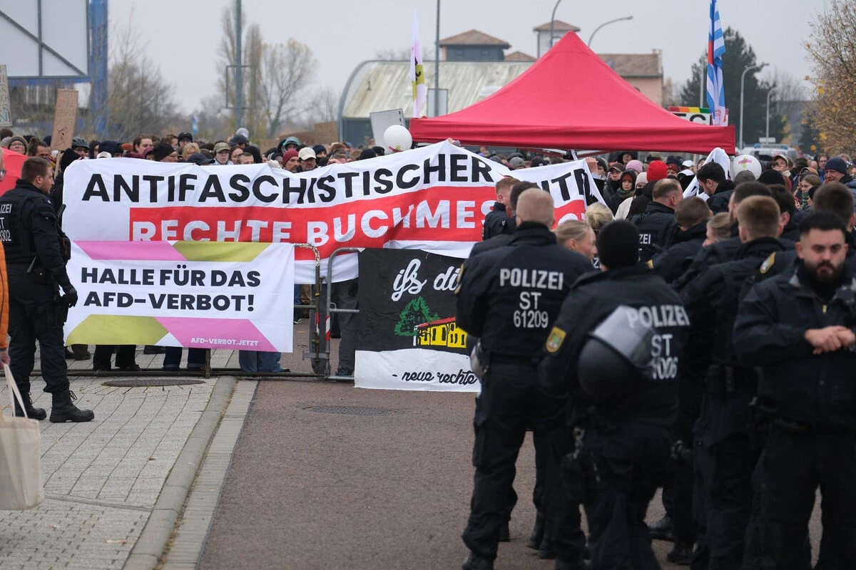 Grünen-Politiker bei rechter Buchmesse angegriffen: Täter soll vorbestrafter Neonazi sein