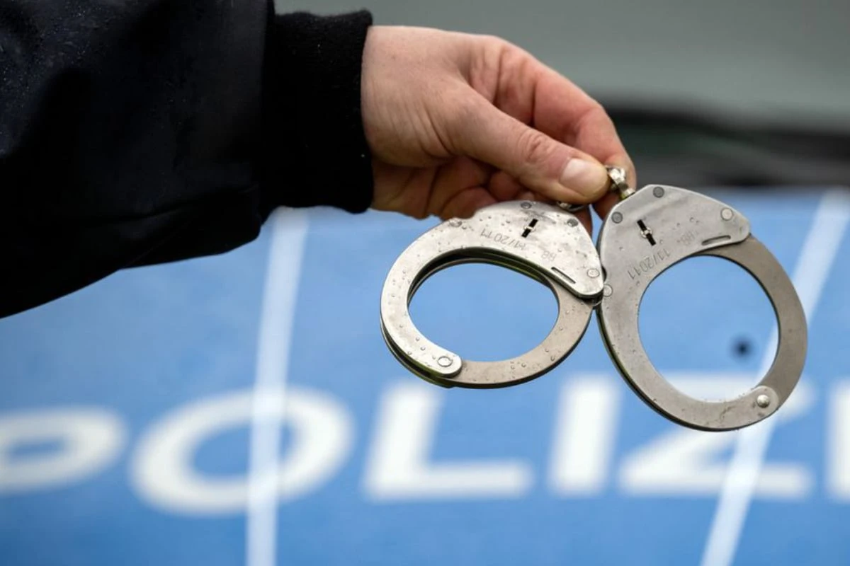 Seniorin mit Bank-Masche abgezockt: Polizei nimmt junge Bande hoch