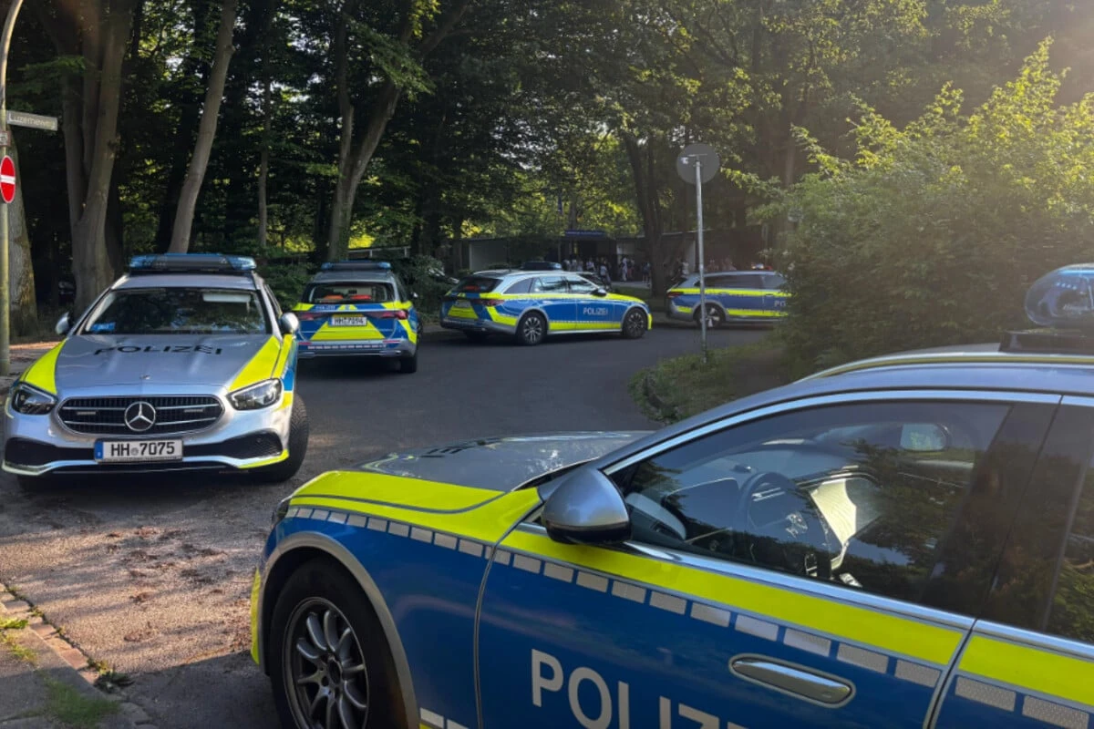 Streit zwischen Jugendlichen in Freibad, dann fällt das Wort 