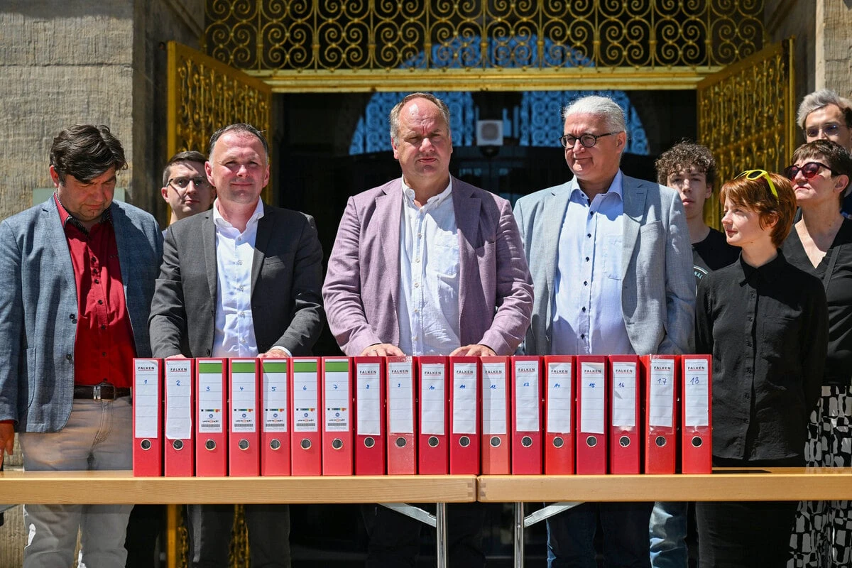 DVB-Bürgerbegehren: Linke verklagen die Stadt