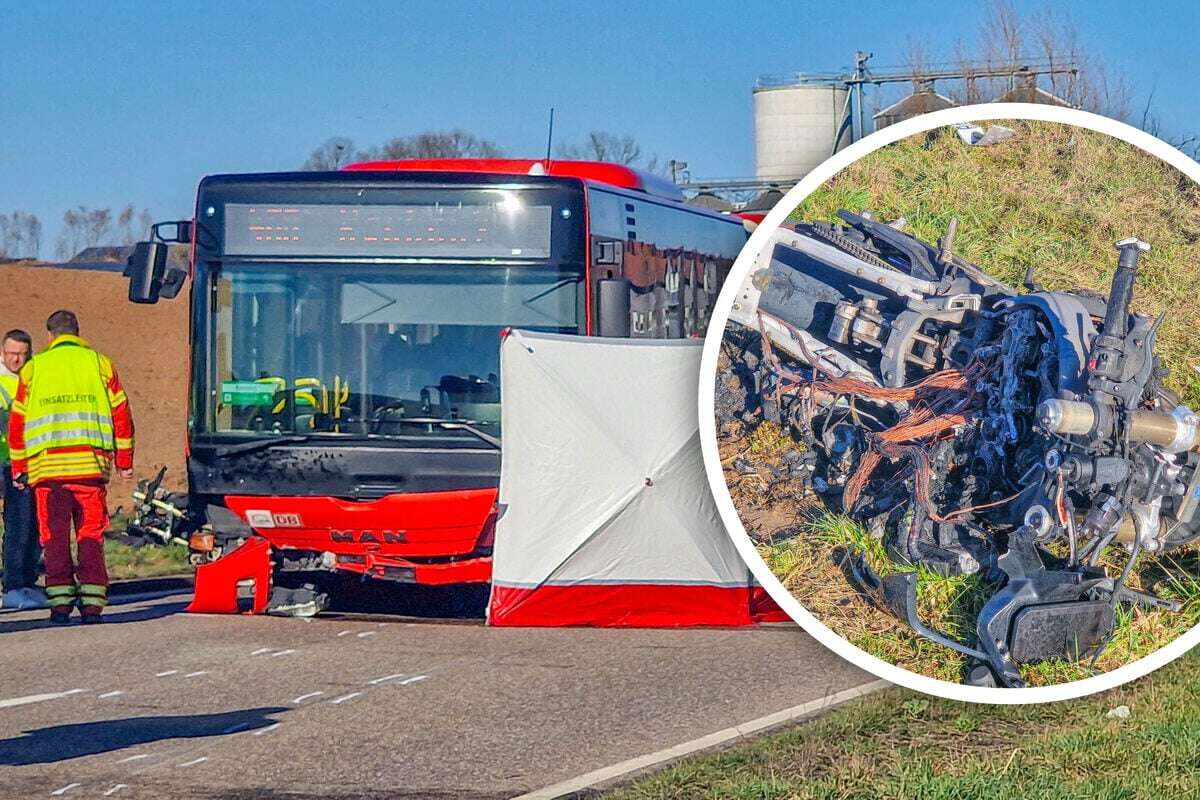 Motorradfahrer (†25) stürzt, rutscht gegen Linienbus und stirbt