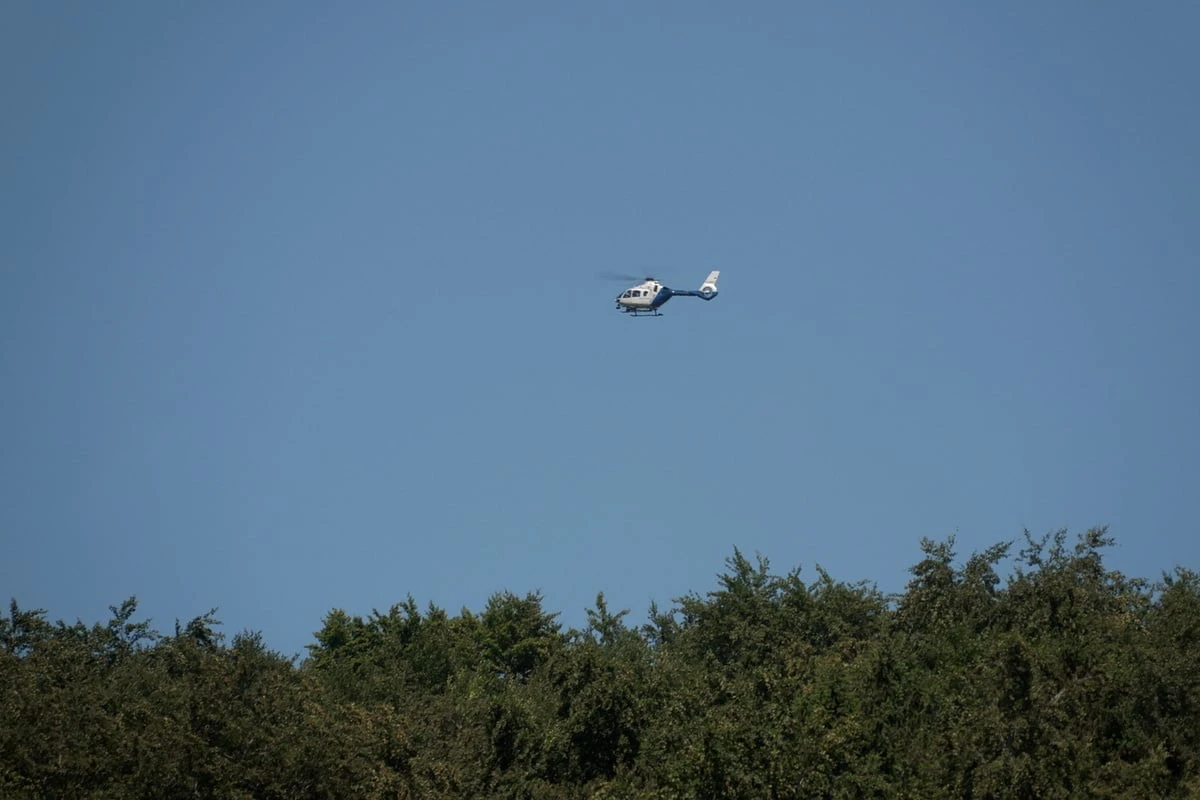 Segelflugzeuge krachen in der Luft zusammen: Pilot springt mit Fallschirm ab