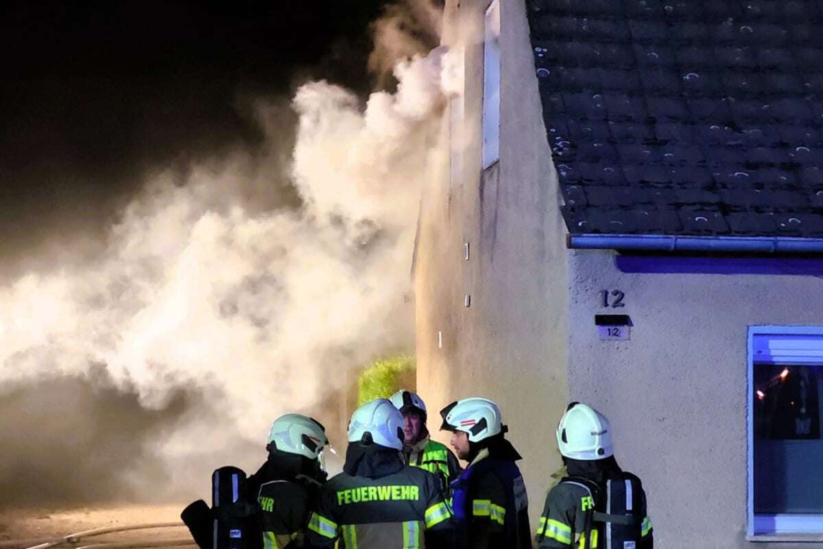 Feuer richtet schweren Schaden an: Doppelhaushälfte brennt in der Börde