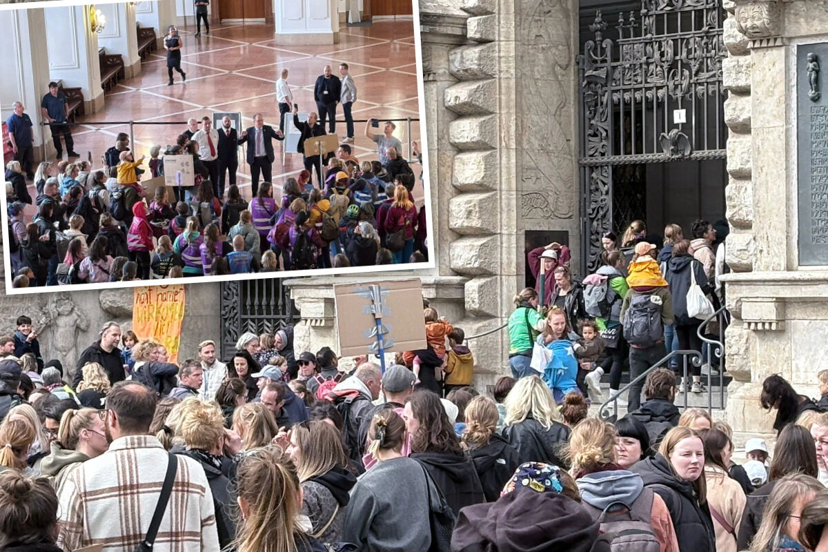Wütende Eltern belagern Leipziger Rathaus, Oberbürgermeister lässt Vorhalle räumen