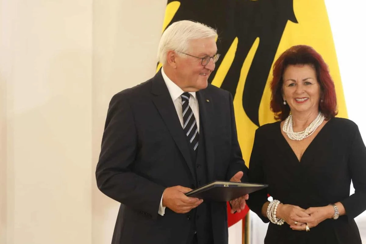 Verdienstkreuz für Dresdner Unternehmerin Viola Klein