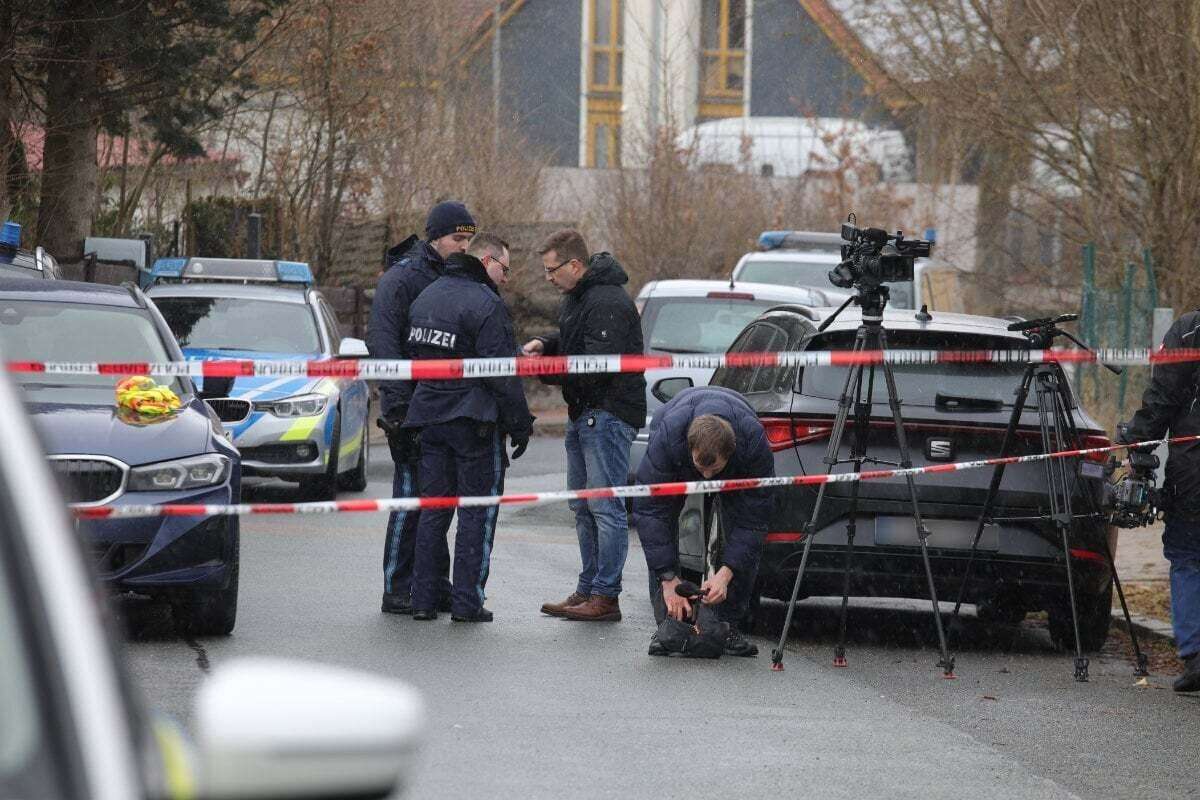 Nach Messerattacke auf offener Straße: Täter weiterhin auf der Flucht, Opfer außer Lebensgefahr