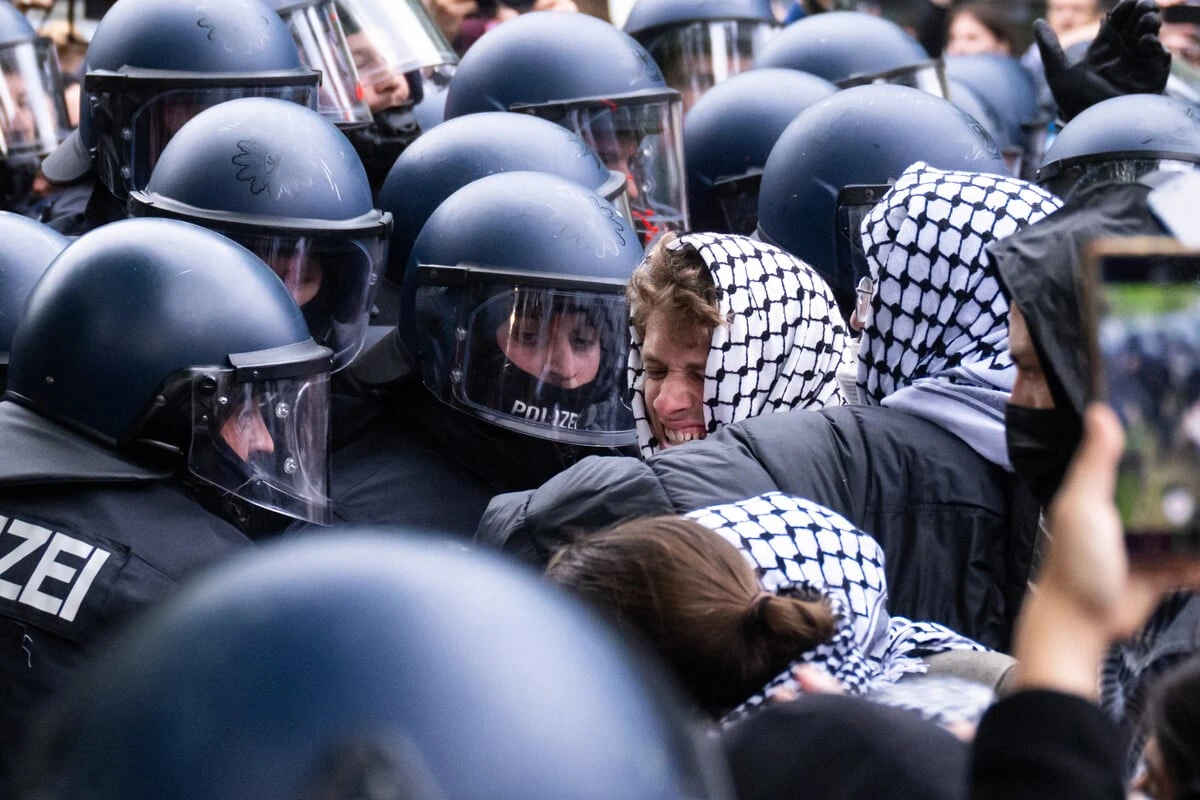 Polizist von Wut-Mob 