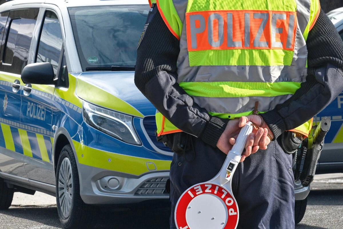 Unimog rammt BMW und Motorrad: Zwei Tote bei Unfall