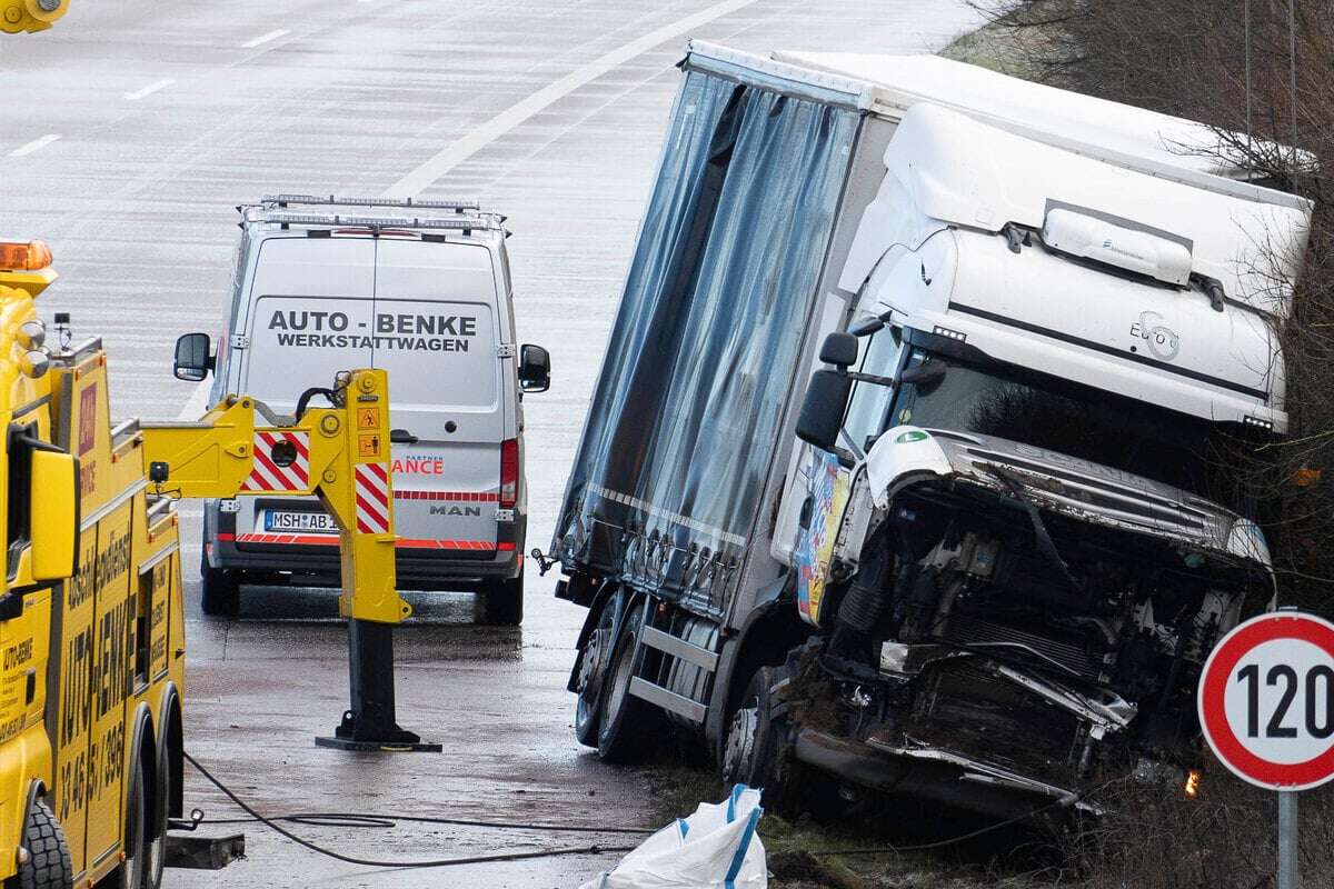 Notarztwagen überschlägt sich: Glätteunfälle auf A38 fordern sieben Verletzte!