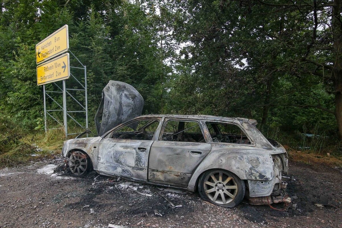 Auto in Flammen! Audi brennt an A4-Auffahrt aus