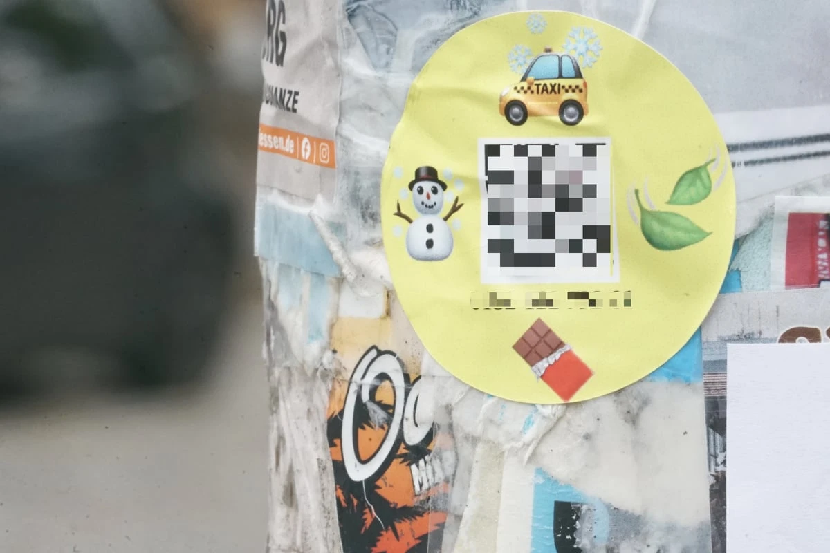Nach Warnung vor Aufklebern mit QR-Codes: Junger Mann festgenommen