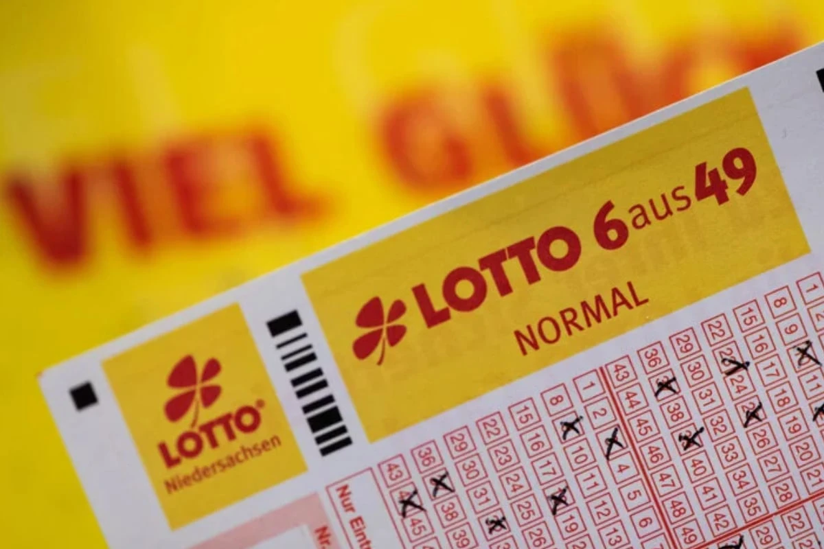 Rentner lässt Lottoschein wochenlang liegen – dann der Wahnsinn in der Annahmestelle!
