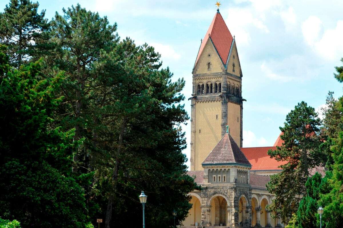 Gräber auf Leipziger Südfriedhof bestohlen: Immenser Schaden!