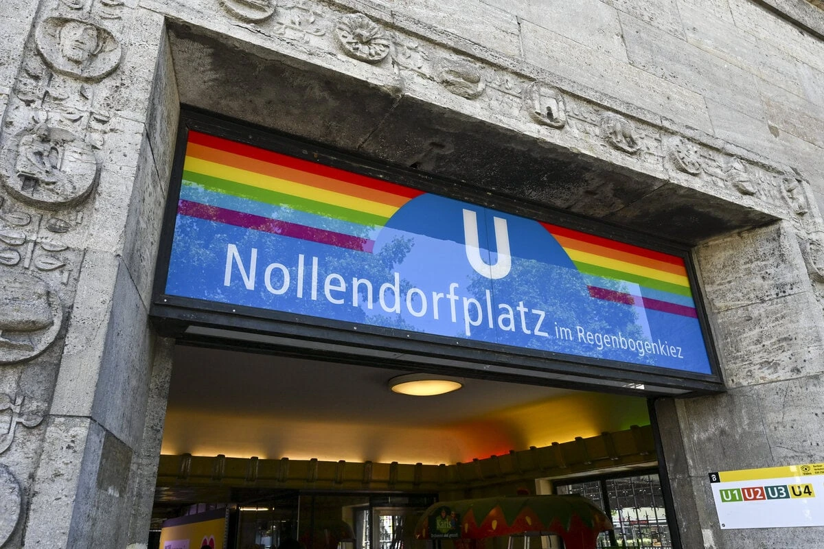 Nollendorfplatz zeigt jetzt Farbe: U-Bahnhof bekommt Regenbogen-Look