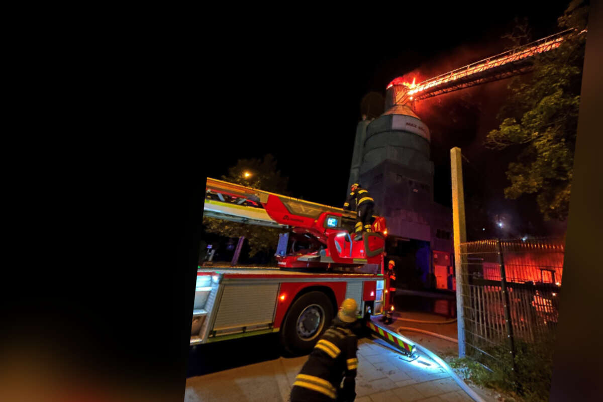 Brandstiftung in Betonwerk in München: Ermittler vermuten extremistischen Hintergrund