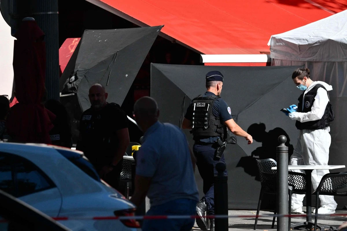 Messerangreifer verletzt mehrere Menschen und wird von Polizei erschossen