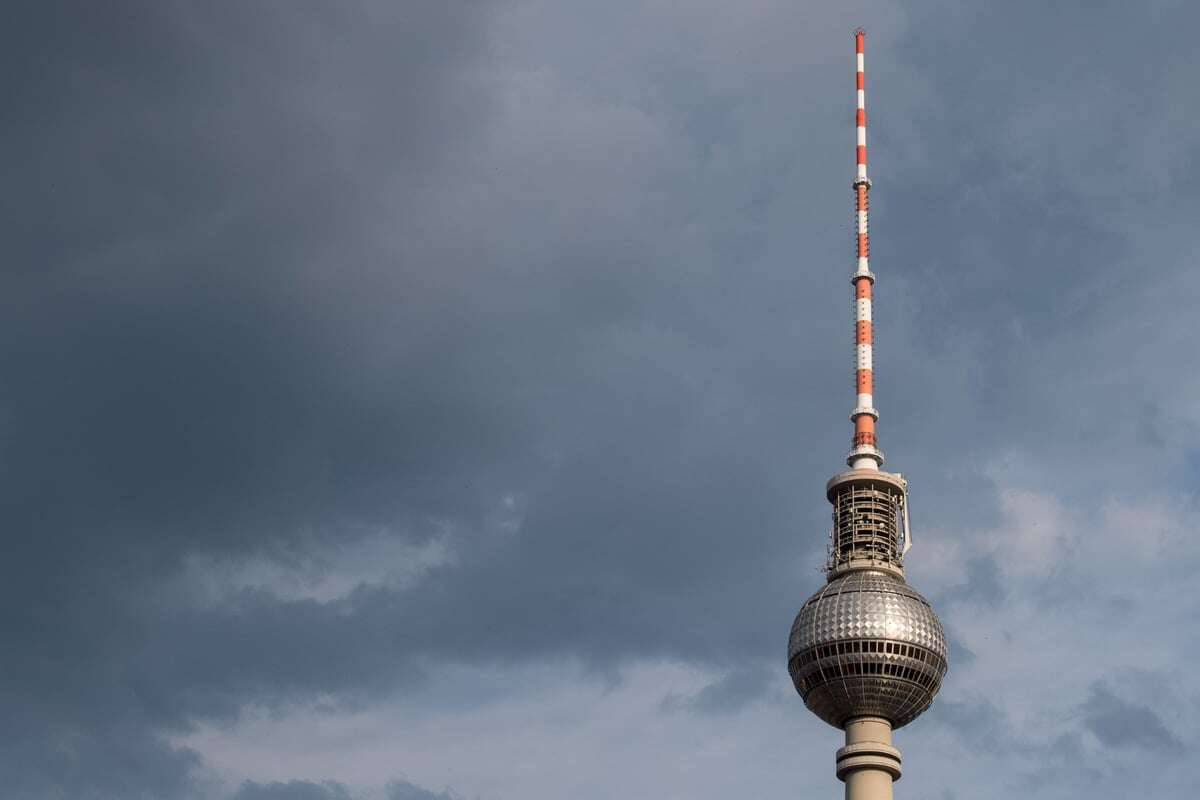 Grauer Himmel über Berlin und Brandenburg: Gewitter möglich