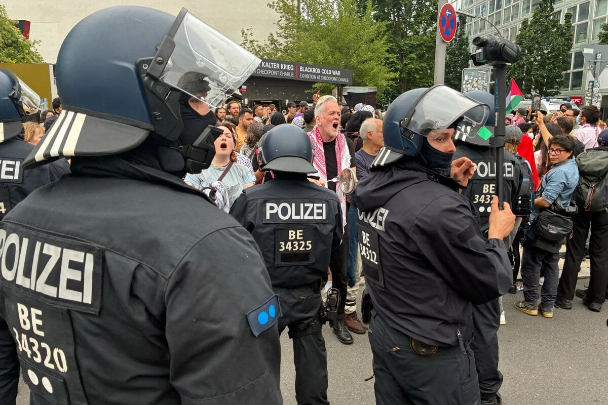 Angriffe auf Polizisten: Anti-Israel-Demo aufgelöst