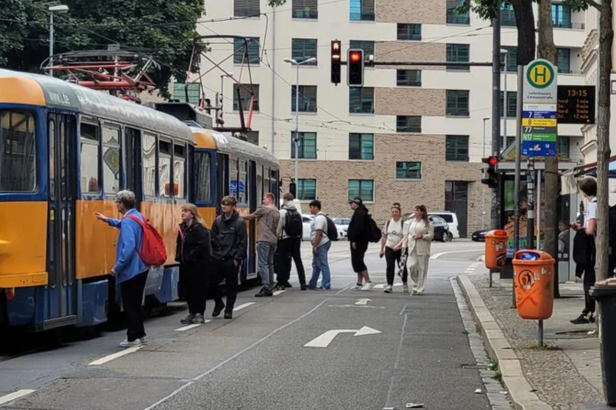 Portemonnaie-Raub in Leipzig: Dreister Dieb attackiert plötzlich Helfer mit Spraydose