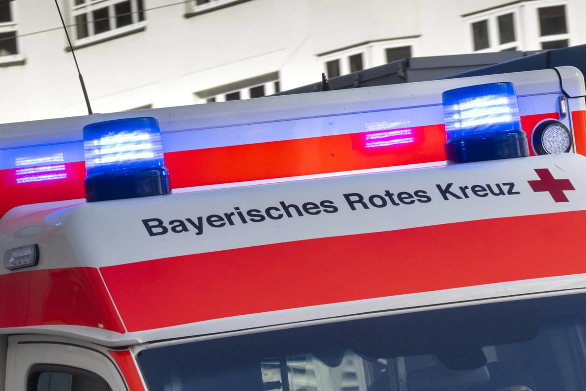 Während Nachbar um sein Leben kämpft: Rentner fotografiert Reanimation