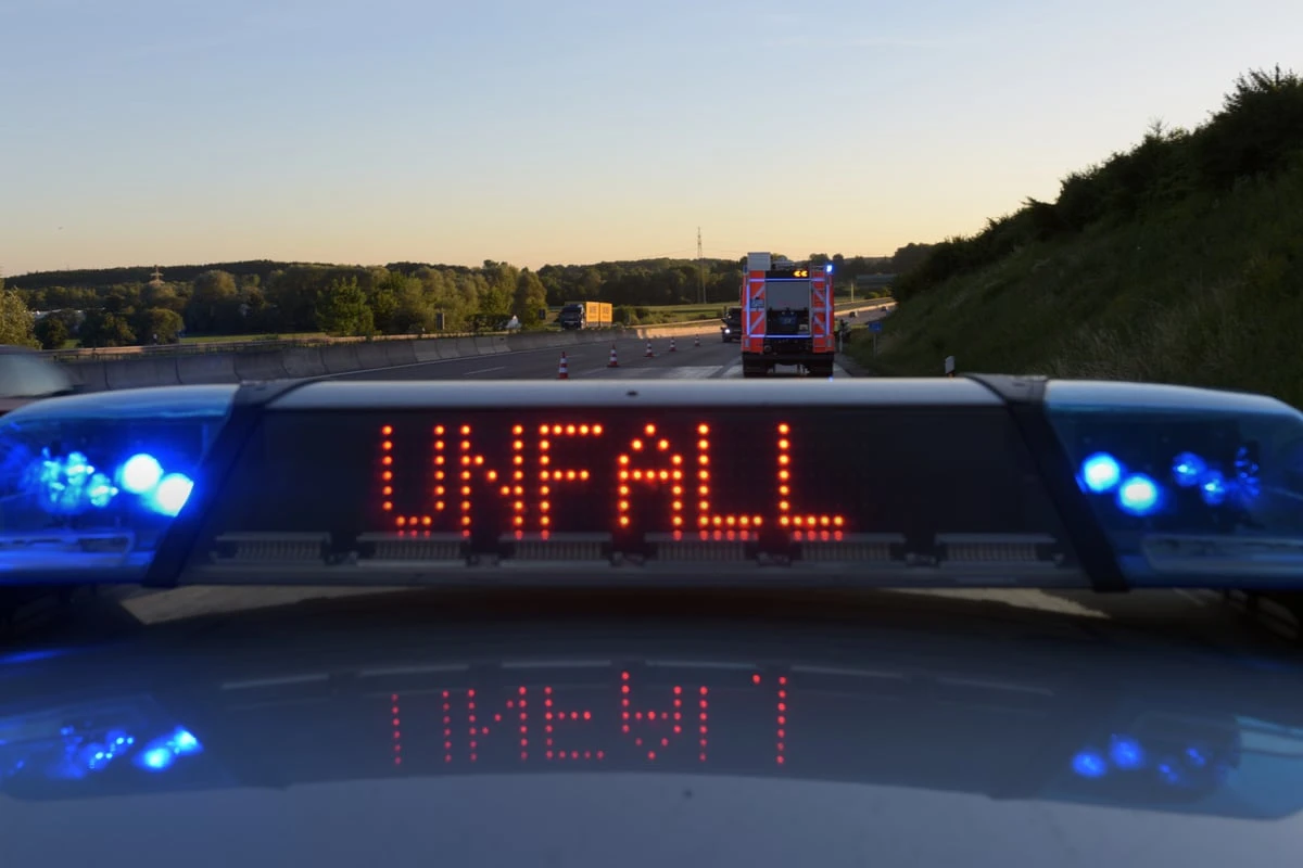 Sattelzug umgekippt: Vollsperrung der A9