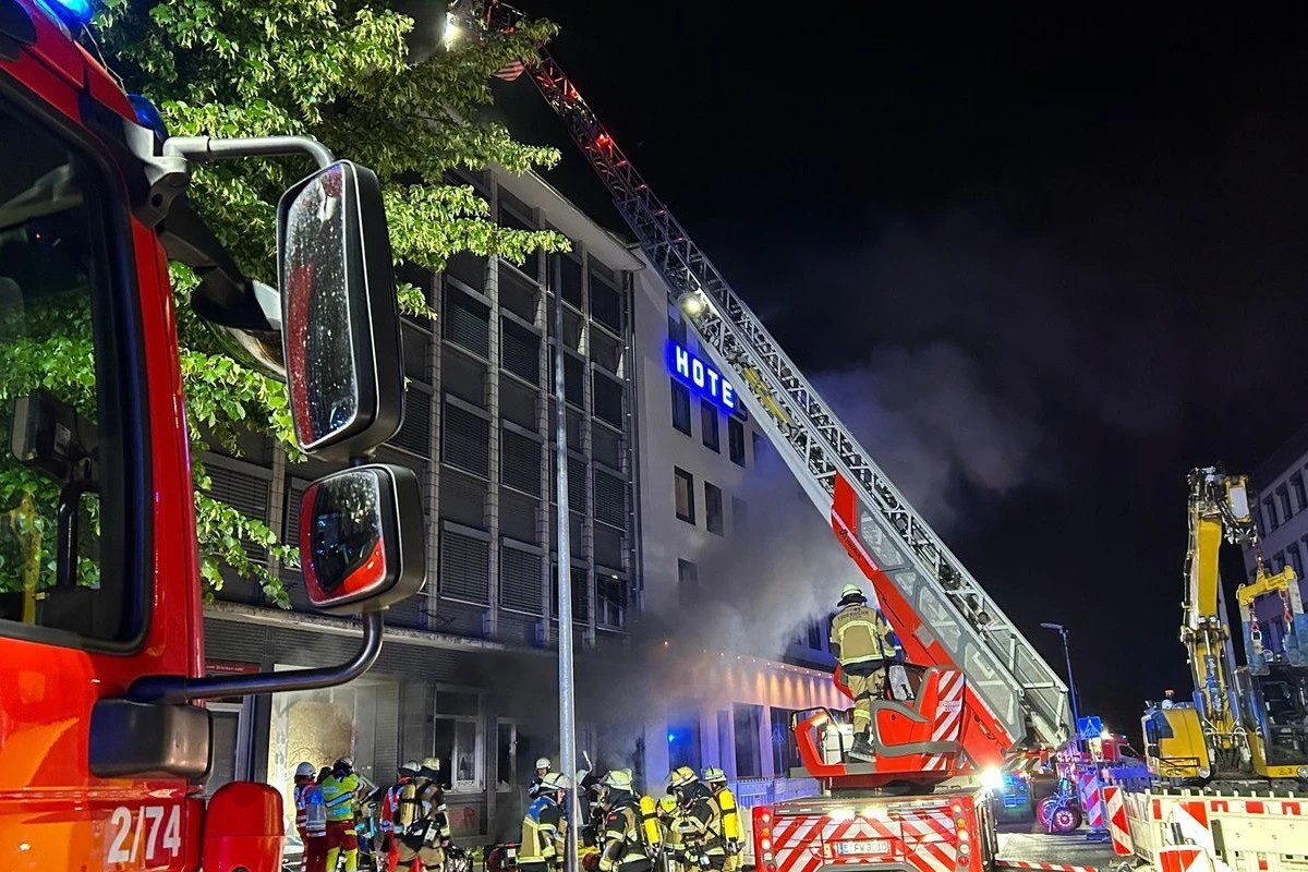 Brandhaus steht eigentlich leer: Feuerwehr rettet vier Obdachlose vor sicherem Tod