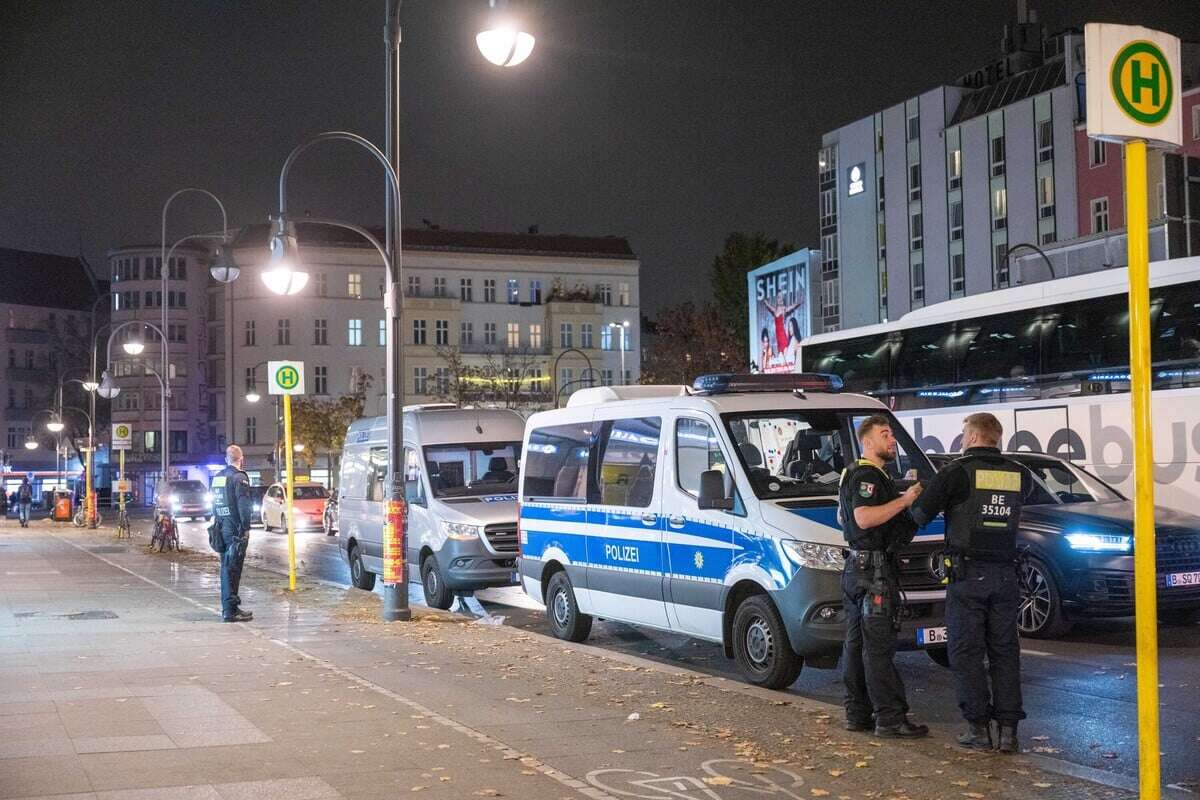 Pyrotechnik und Barrikaden - Berliner Polizei an Halloween im Dauereinsatz