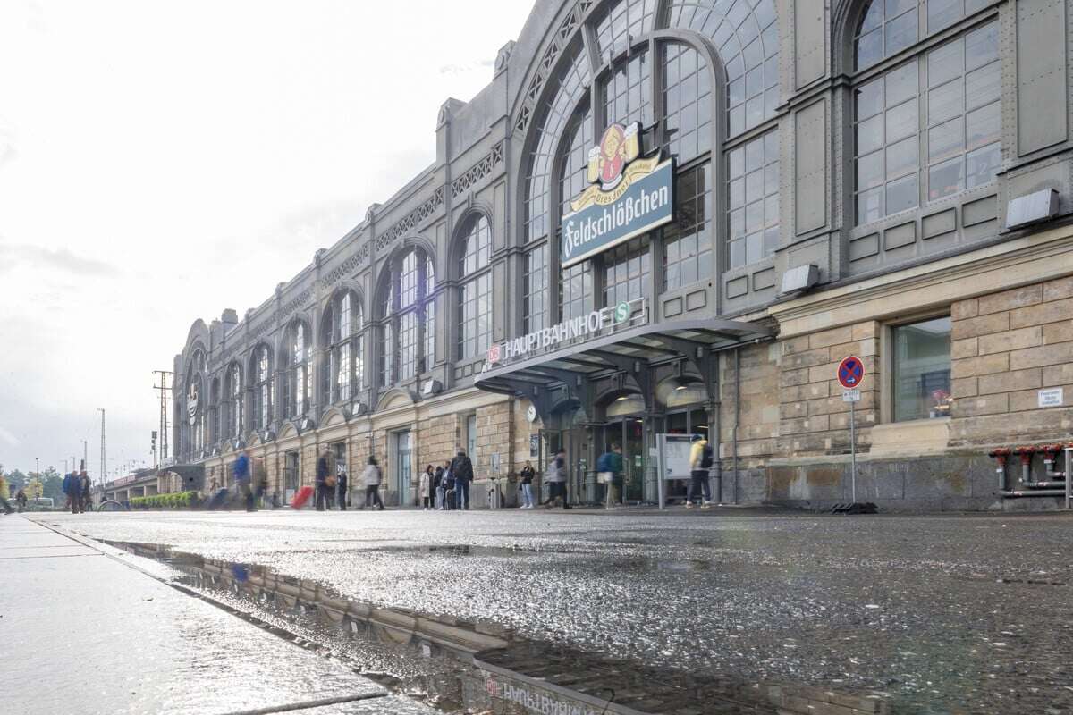 Mann beleidigt Fahrgäste und zieht sich aus: 38-Jähriger außer Rand und Band!