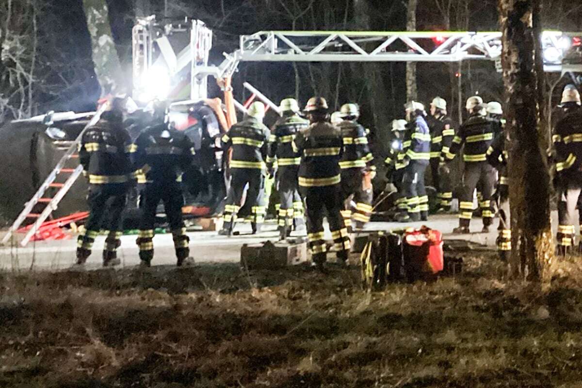 Mann unter Auto begraben: Jede Hilfe kommt nach Unfall zu spät