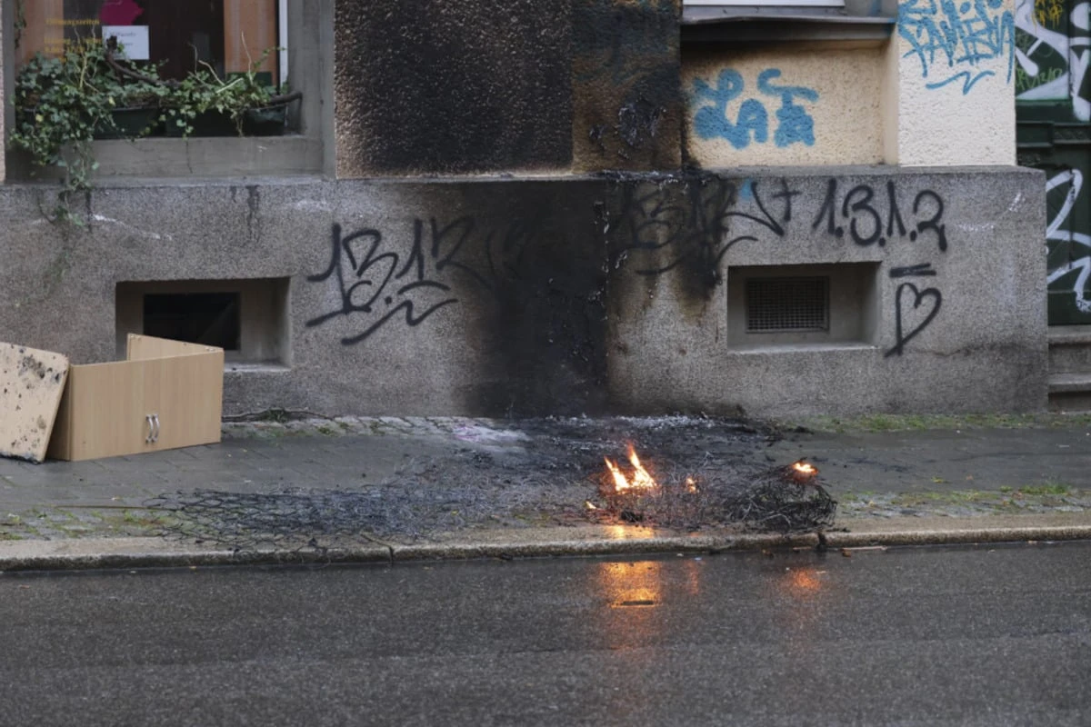 Feuerwehreinsatz in Chemnitz: Kind zündet Matratze an