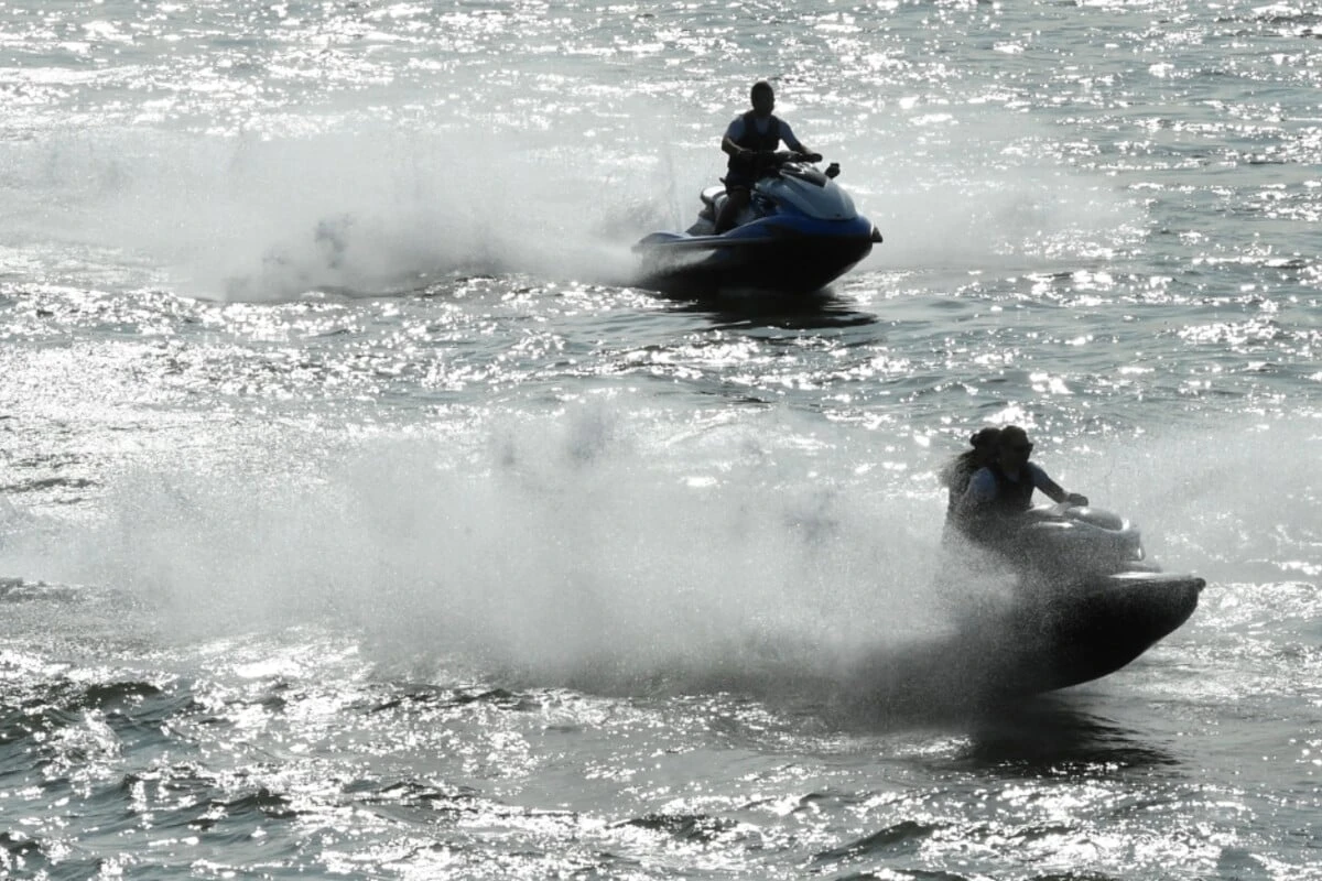 Ehefrau nach Jetski-Fahrt als vermisst gemeldet, doch dann kommt alles anders