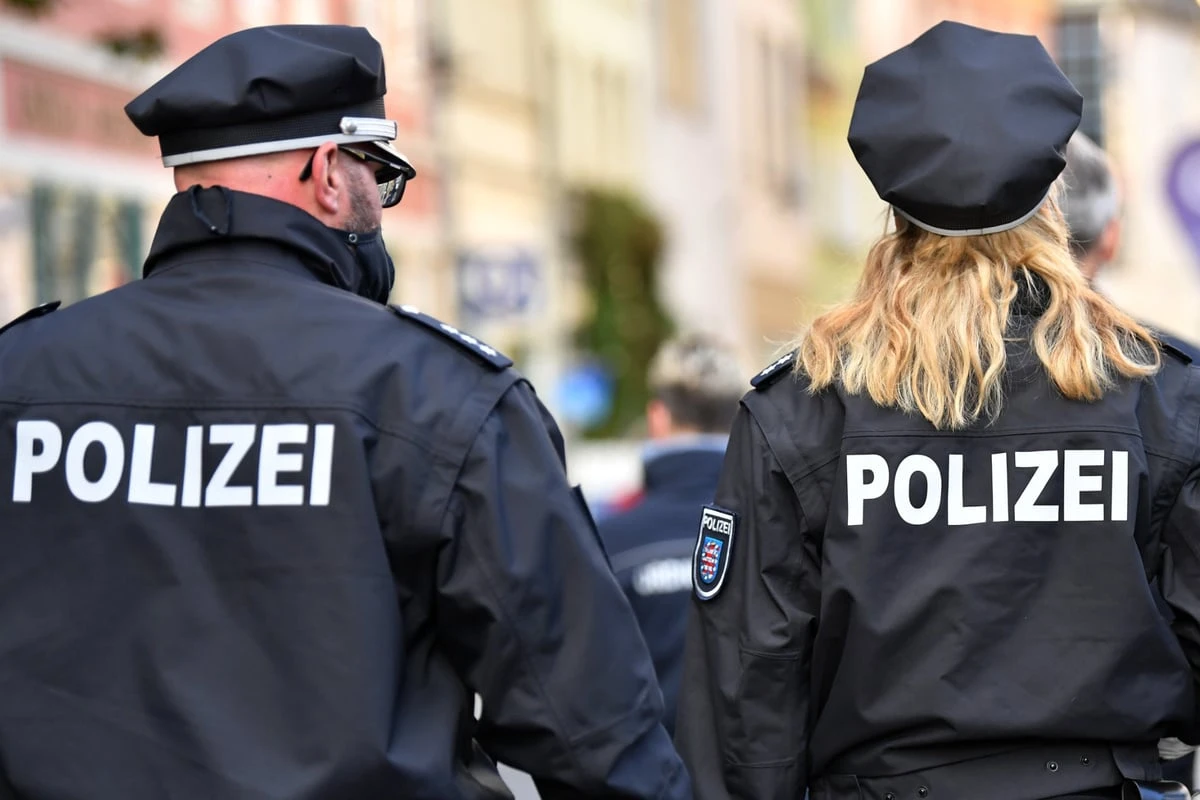 Polizist ruft 