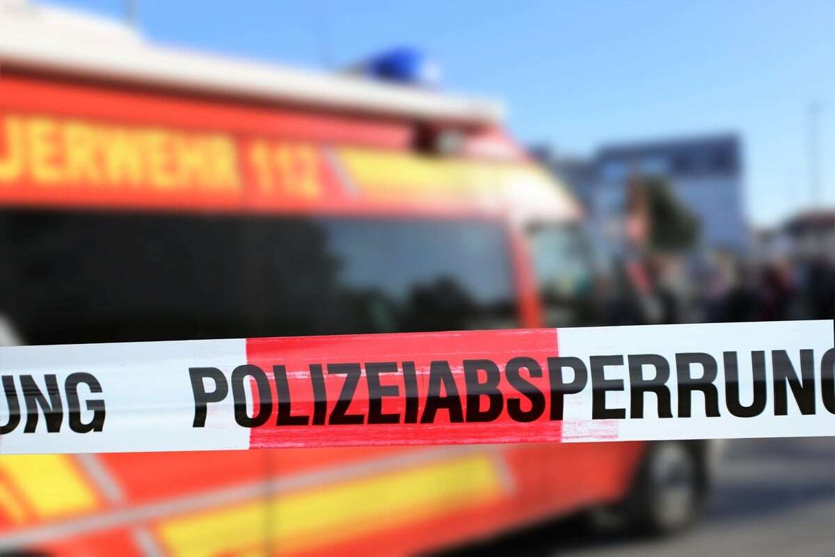 Kleinbus erfasst Kind auf Landstraße: Zehnjährige stirbt noch an Unfallstelle