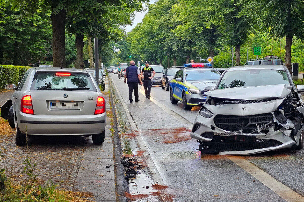 Crash mehrerer Autos sorgt für Vollsperrung