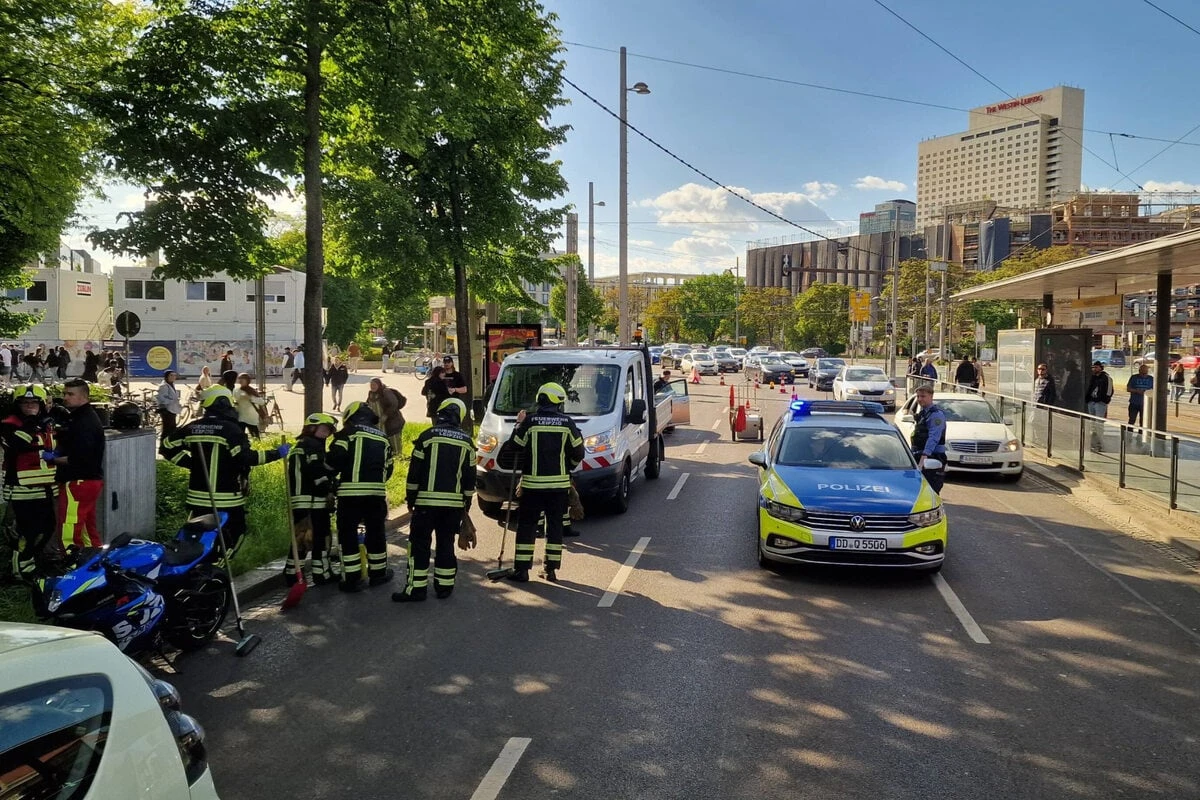 Unfall am Leipziger Hauptbahnhof: Motorrad kracht in Lastwagen