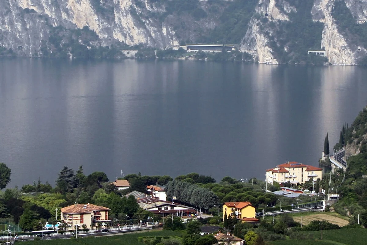 Vor den Augen seiner Frau: Deutscher (†52) stirbt an seinem Geburtstag im Gardasee