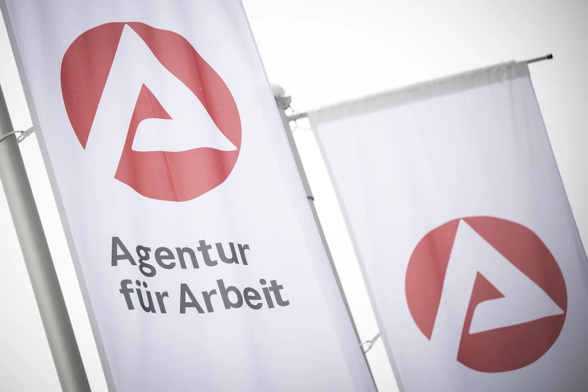 Arbeitslosigkeit sinkt unter 3 Millionen: Arbeitsmarkt-Chefin sieht trotzdem schwarz
