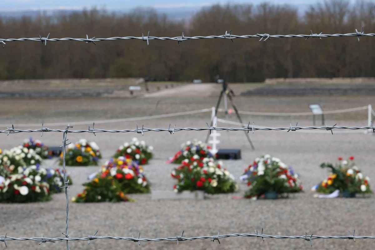 Junge Teilnehmerin sorgt für Eklat bei Buchenwald-Gedenken