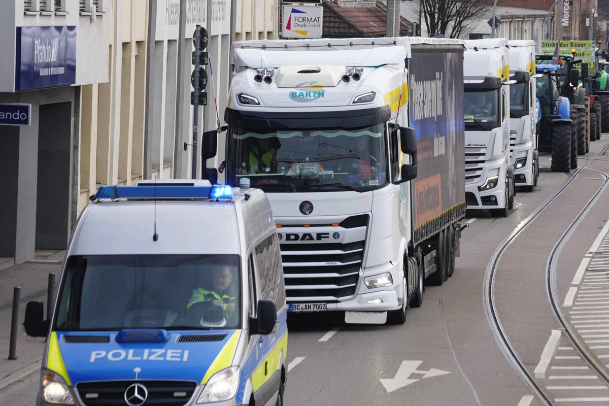 Demo-Zug mit 160 Traktoren, Lastern und Autos bringt Verkehr in Stuttgart ins Stocken