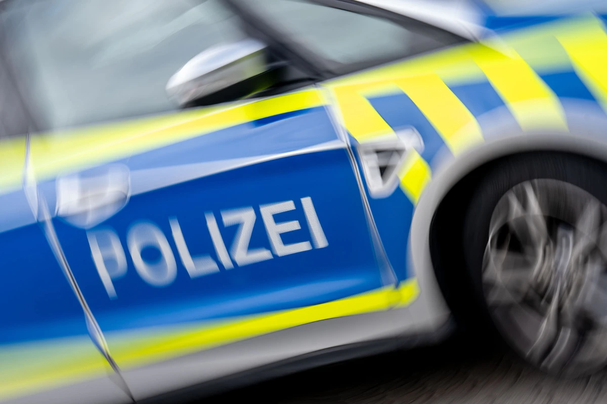 Lauter Knall mitten in der Nacht: Sprengkörper explodiert vor Wohnhaus in Bonn