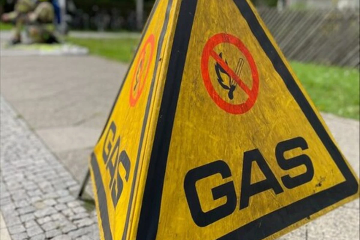 Gas strömt in Keller: Feuerwehr räumt Wohnhaus in Tempelhof