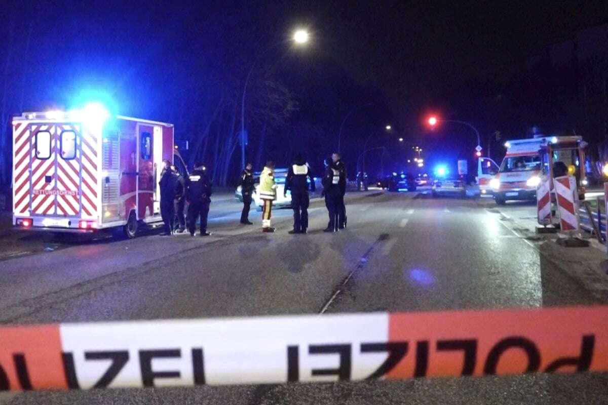 Nackter Mann sticht nach Unfall in Hamburg mit Messer zu