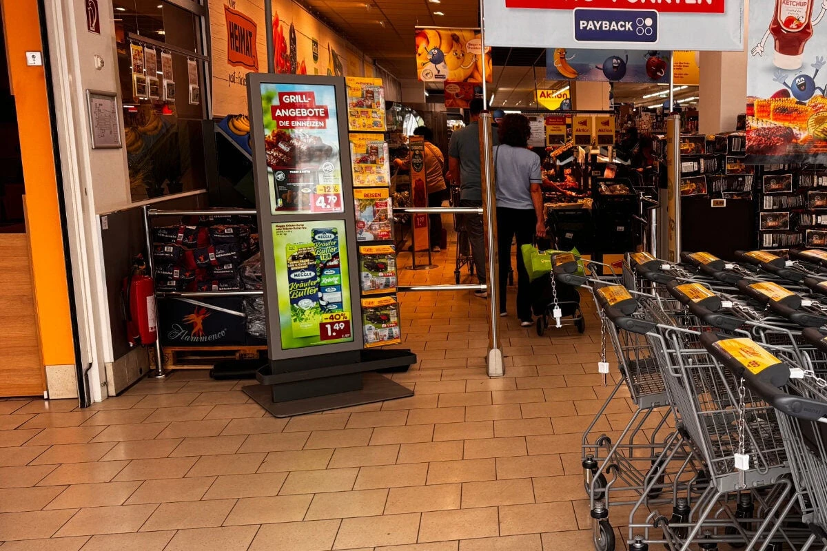 Bewaffnetet Überfall auf Supermarkt! Dann greifen die Kunden ein