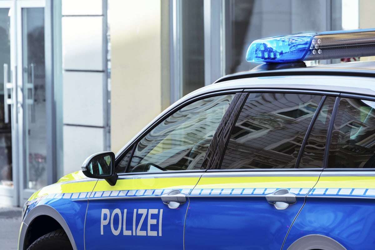 Er wollte alle töten! Macheten-Mann bedroht Polizei auf Wache, Hinweise auf islamistische Tat