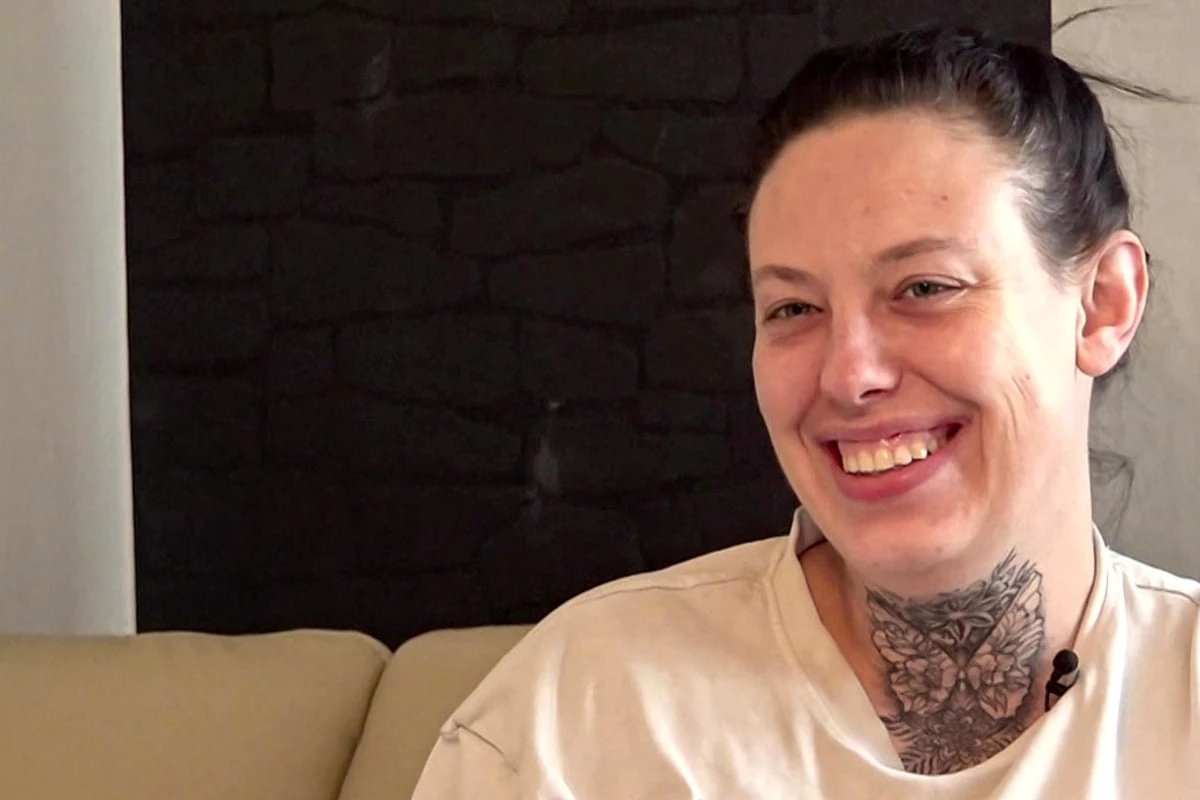 Bürgergeld-Bezieherin Janine zeigt neues Tattoo: 